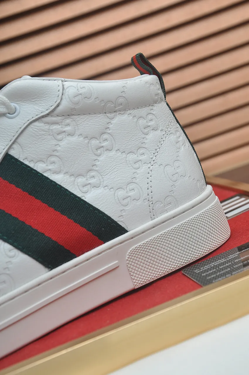 Men's shoes 💰480💶【GUCCI】1:1 men's sports shoes from the official website are now on the market. They are made of original silk cowhide + first-layer sheepskin lining, plus the original 1:1 comfortable outsole from the official website. Fashionable and versatile, super comfortable and breathable! Available in 2 colors: black, standard shoe size 38/45 (custom-made size 45 is non-refundable)